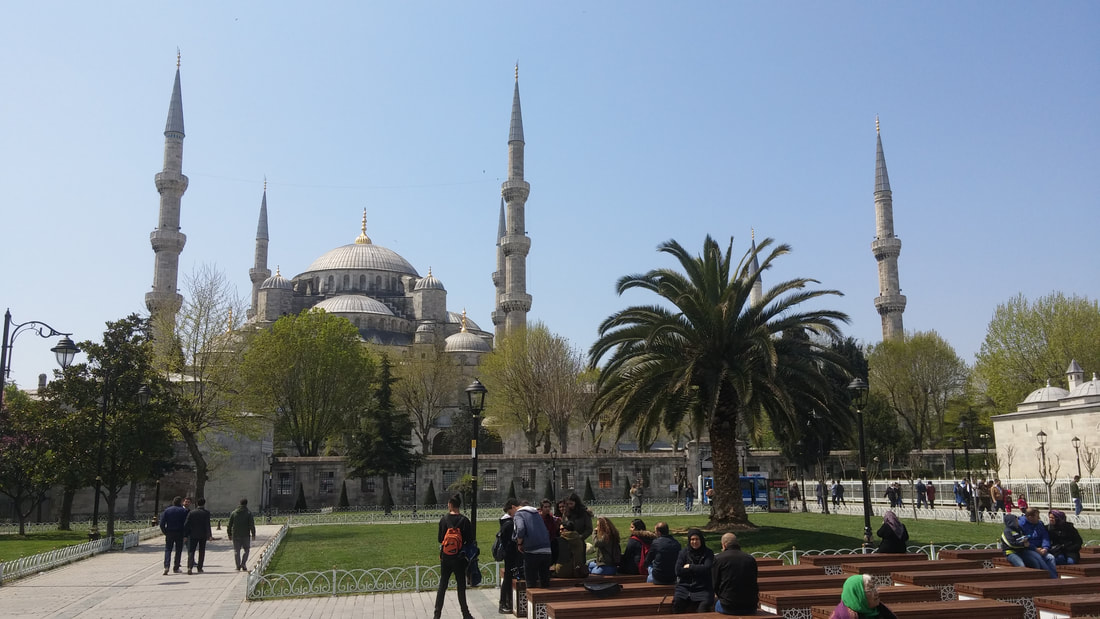 Picture of the famous Blue Mosque.