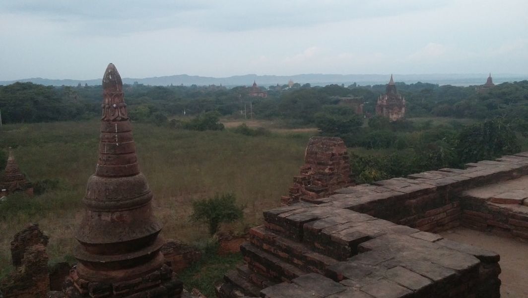 View from the Shwe Leik Too temple at dawn