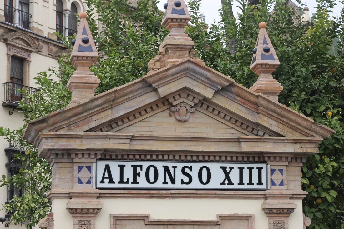 Picture of monument to King Alfonso XIII in Seville.